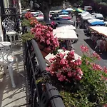 La Maison De La Riviere Bed & Breakfast