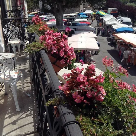 La Maison De La Riviere Bed & Breakfast